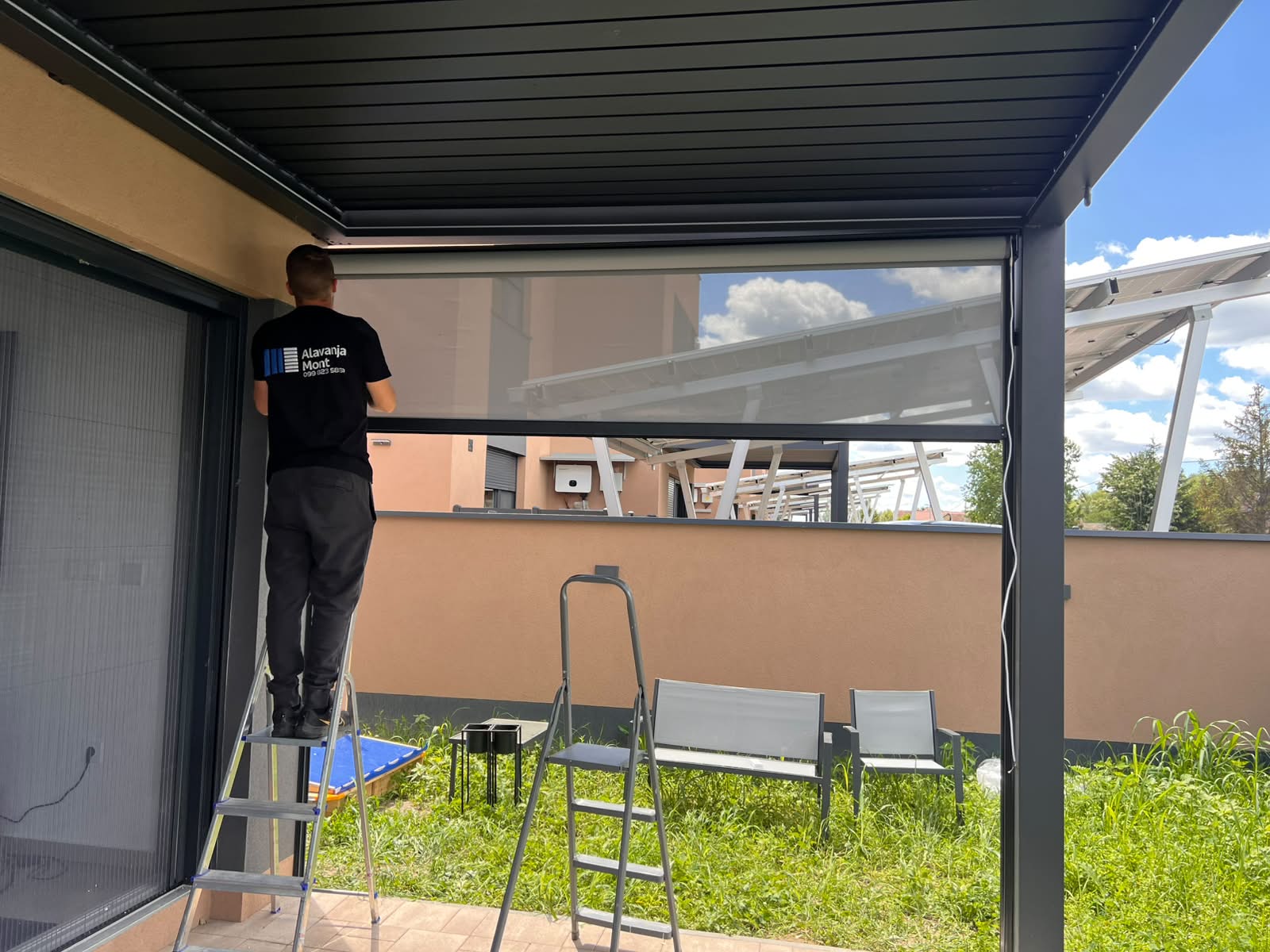 Pergola sa spuštenim ZIP sjenilima