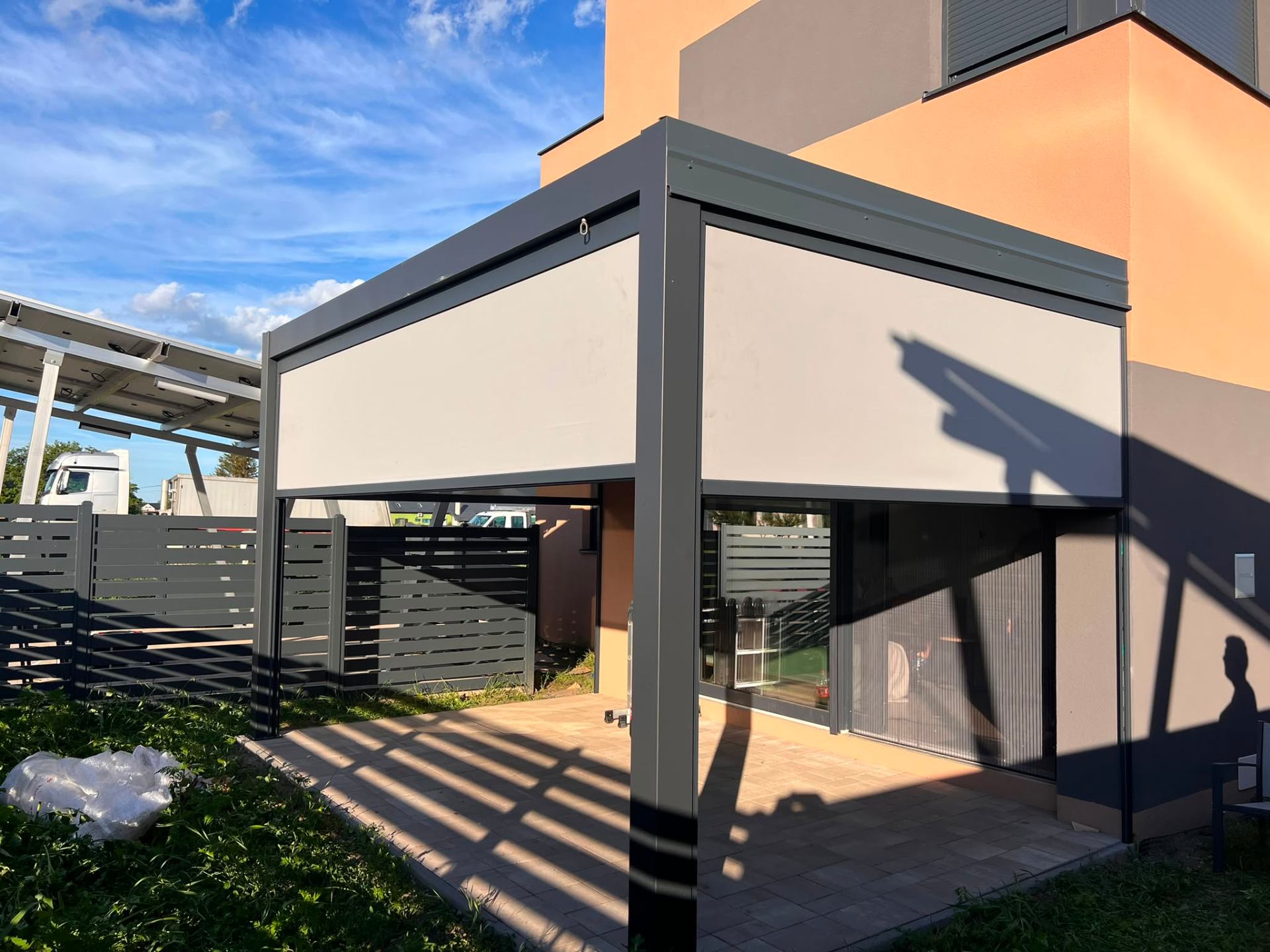 Bioklimatska pergola sa ZIP sjenilima